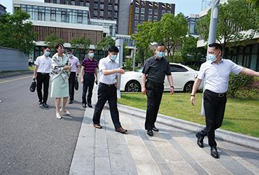 烈日炎炎，領導送信心|閔行區(qū)委委員、區(qū)人民檢察院黨組書記、檢察長胡春健帶隊赴寶開智能開展大走訪、大排查