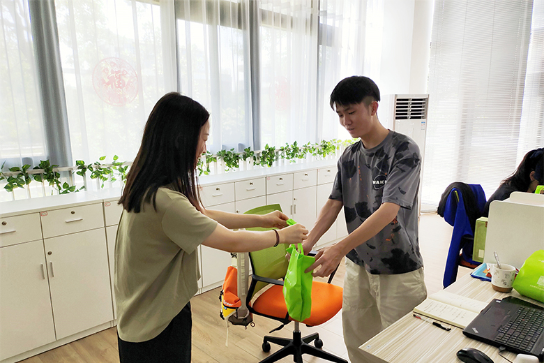 夏送清涼，情系一線｜致高溫下堅守崗位的一線員工